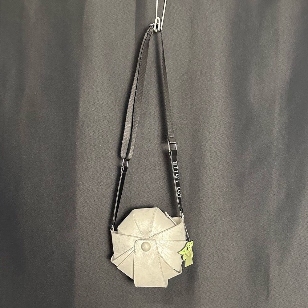 Danielle Nicole X Disney Starwars The Mandalorian… - image 1